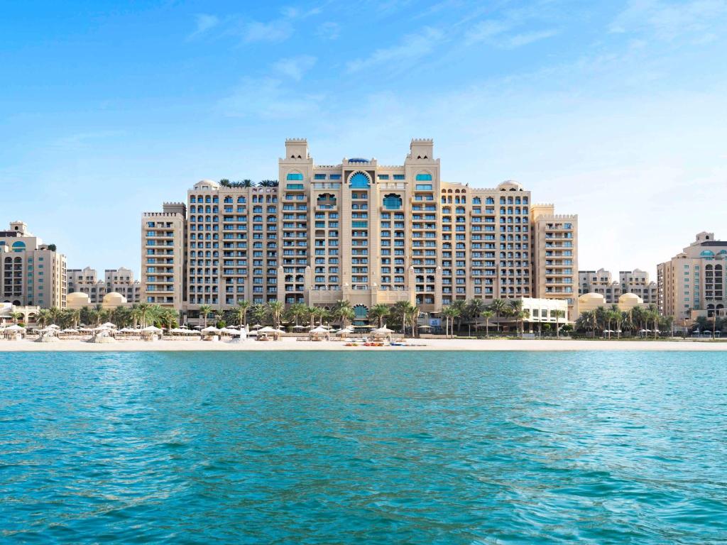 أحد أفضل فنادق مع ألعاب مائية في دبي المميزَّة