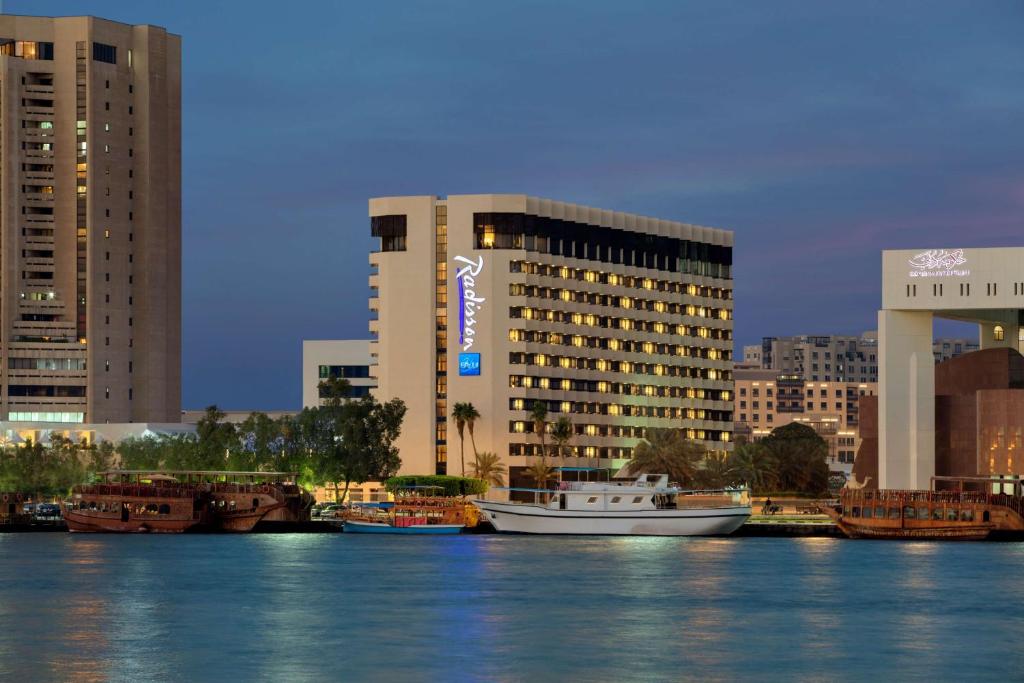 أحد أفضل الفنادق في ديرة دبي المميزَّة