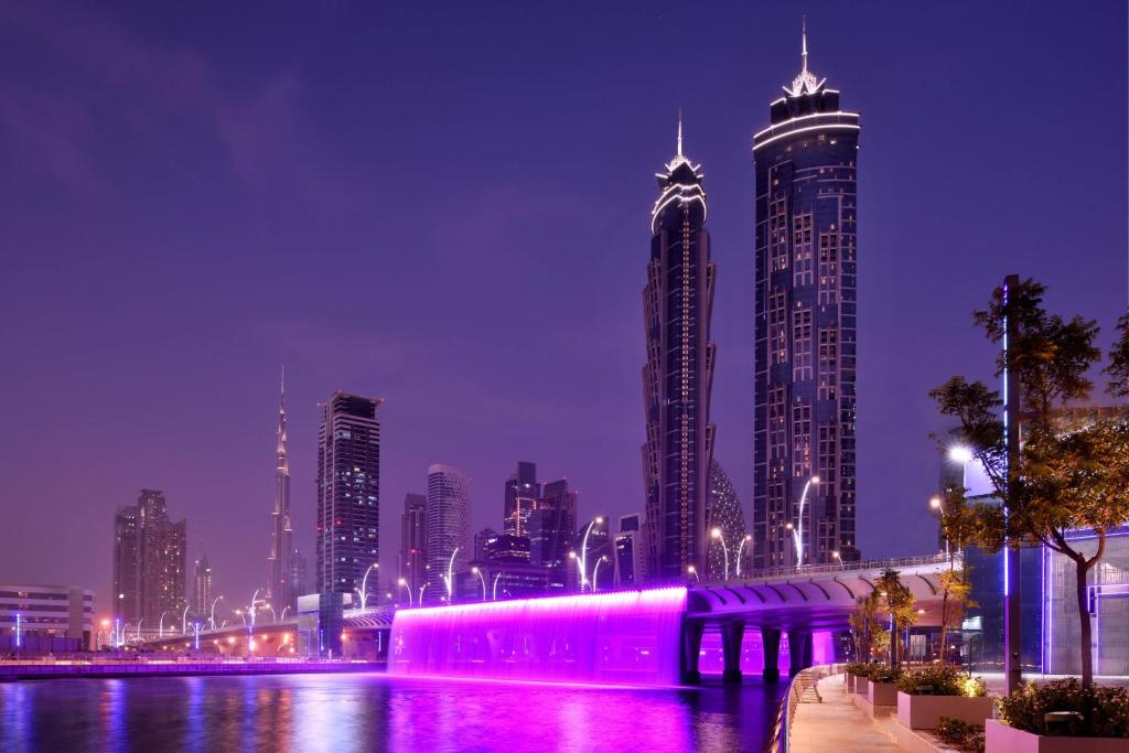 أحد أفضل فنادق دبي 5 نجوم شارع الشيخ زايد المميزَّة