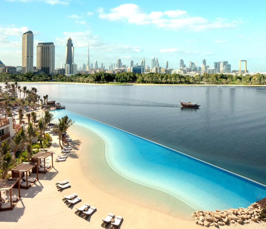 من أفضل فنادق دبي على البحر