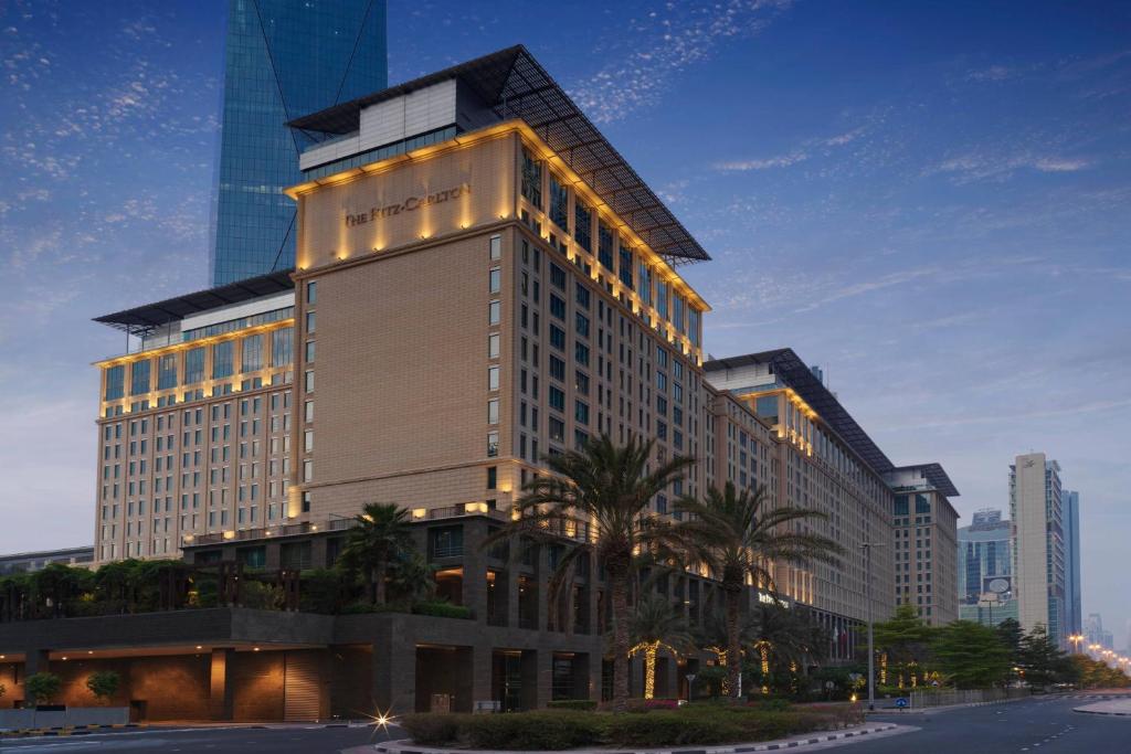 أحد فنادق قريبة من مركز دبي التجاري العالمي المميزَّة