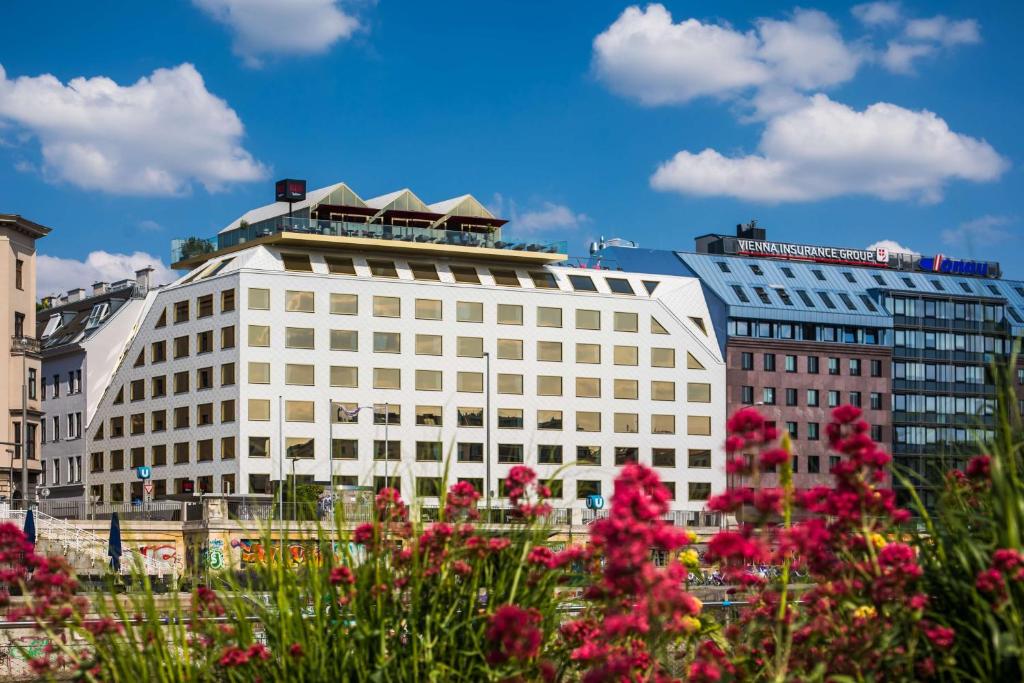 أحد فنادق فيينا على نهر الدانوب المميزَّة