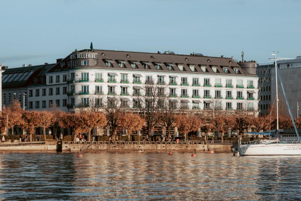 أحد فنادق زيورخ على البحيرة المميزَّة