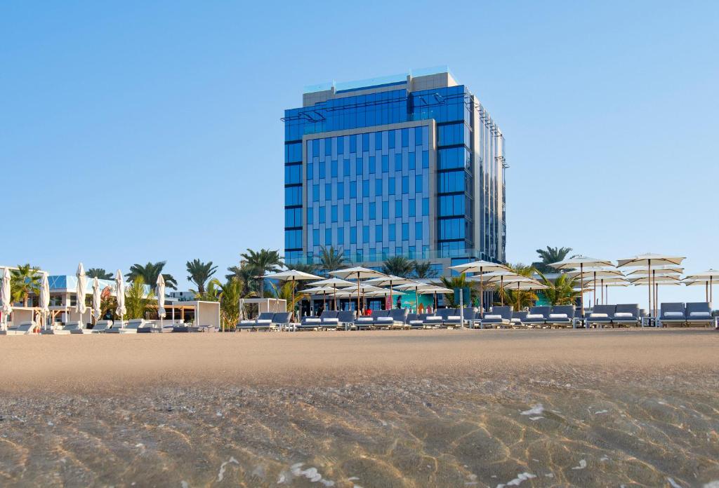 أحد فنادق ع البحر في دبي المميزَّة