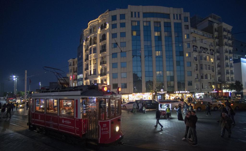 أحد فنادق إسطنبول تقسيم شارع الاستقلال المميزَّة