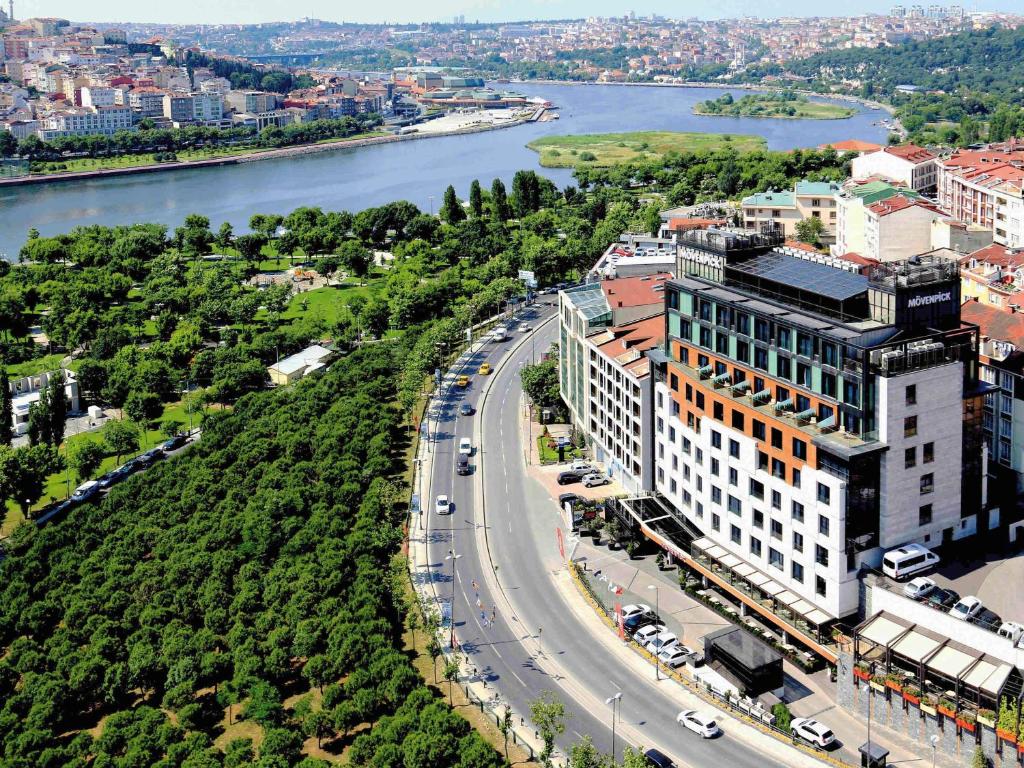أحد سلسلة فندق موفنبيك إسطنبول المميزَّة