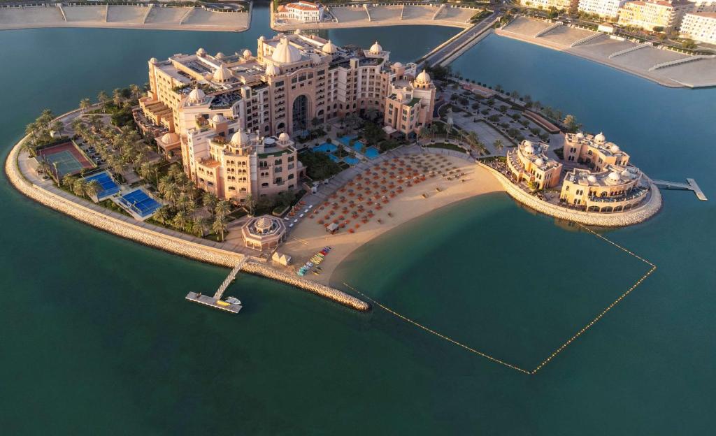 أحد فنادق قطر على البحر